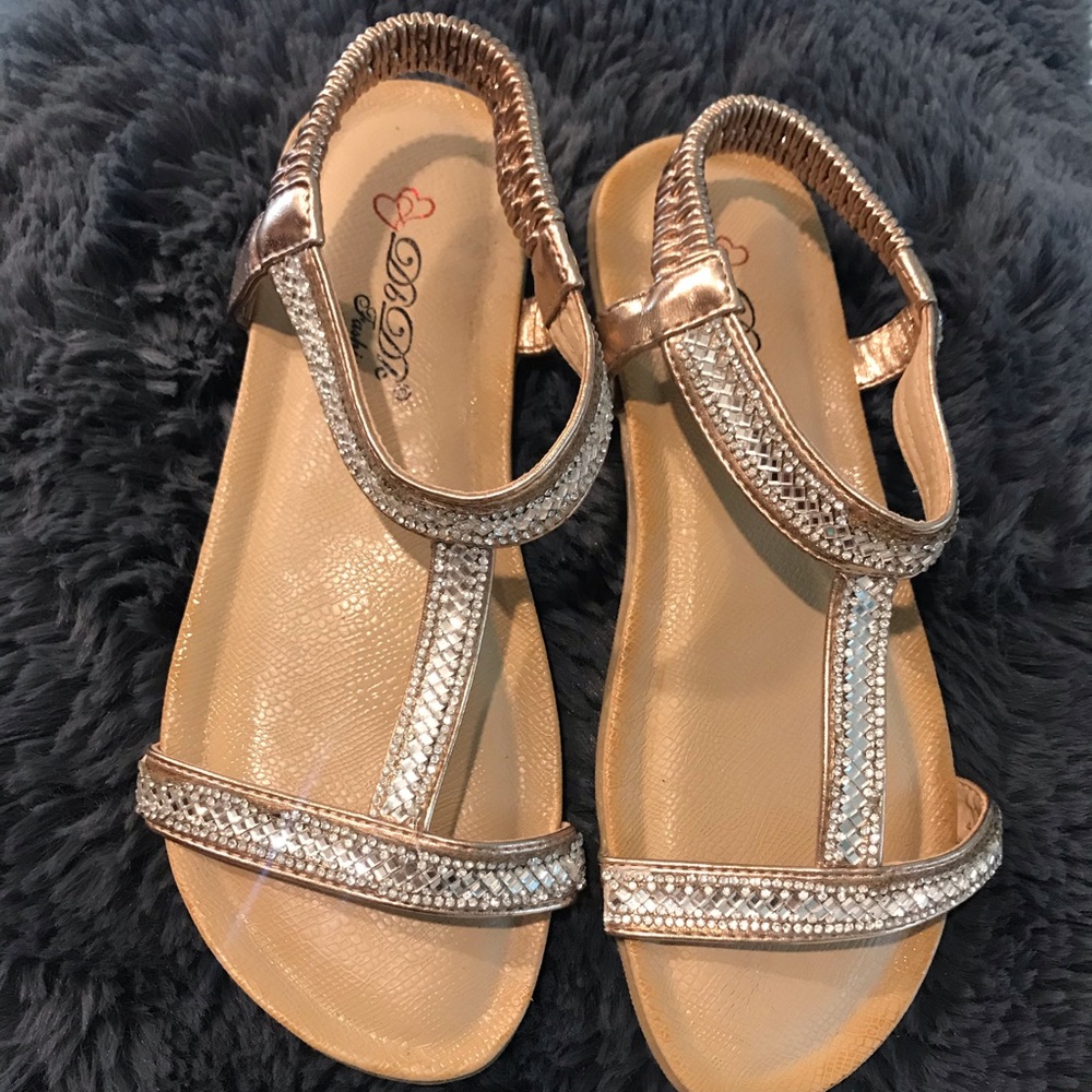 Tan sandals , perfect for special days comfy and elegant!✨